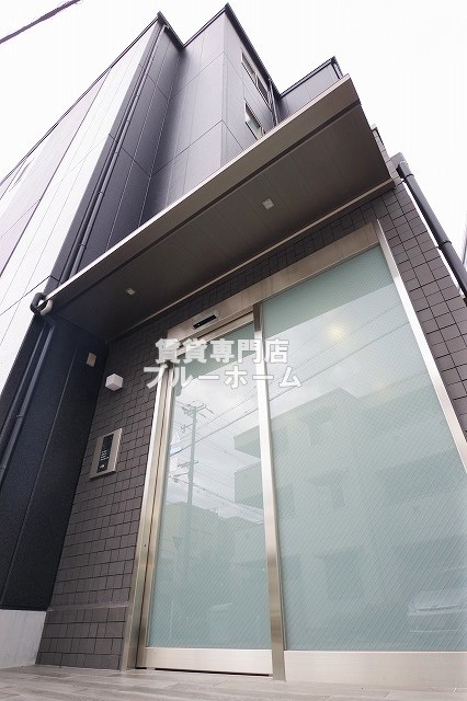 建物外観　2019年建築の鉄骨造の建物です！
