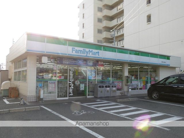 コンビニ　ファミリーマート（コンビニ）まで756m
