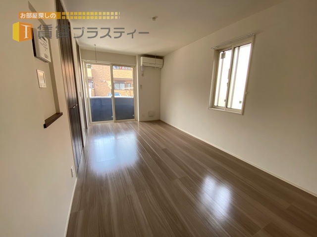 居室・リビング　明るくひろーいお部屋です