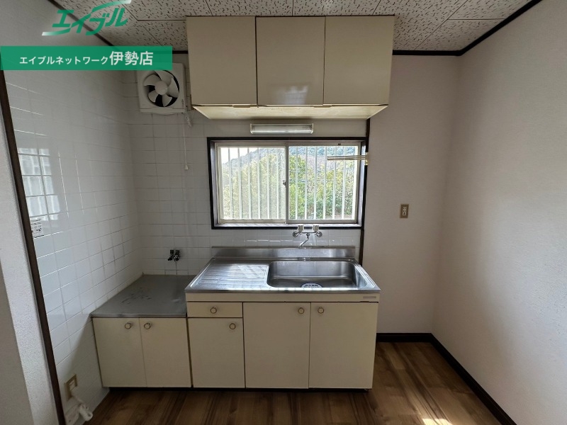 キッチン　同物件別部屋写真