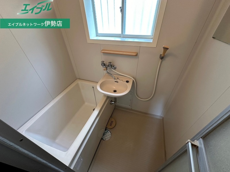 バス・シャワールーム　同物件別部屋写真