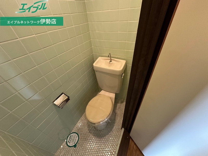 トイレ　同物件別部屋写真