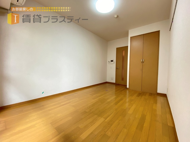居室・リビング　日当たり良し。