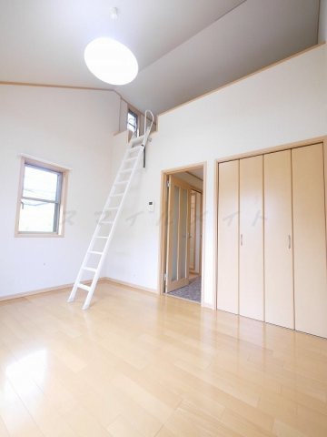 シュールメゾン戸塚の居間写真