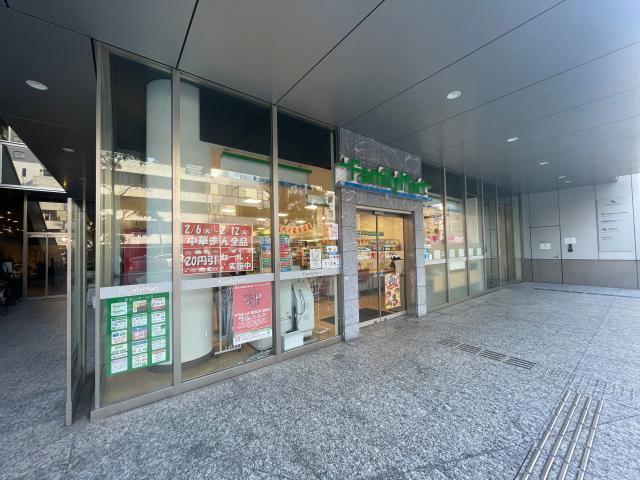 コンビニ　ファミリーマート恵比寿南三丁目店（コンビニ）まで142m