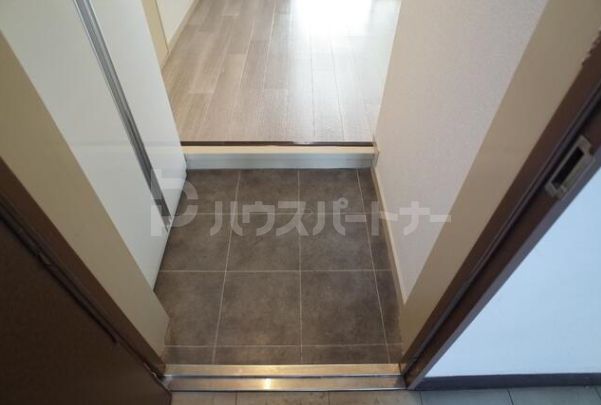 パールハイム市川の玄関写真