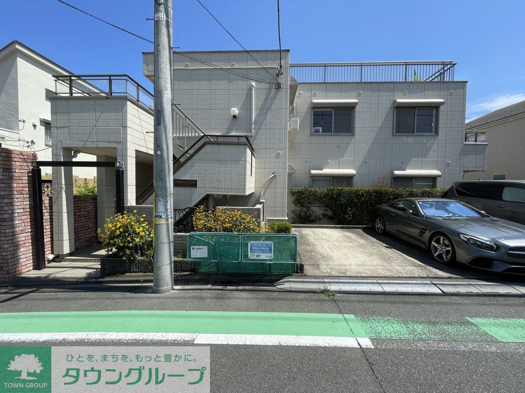 建物外観　駐車場