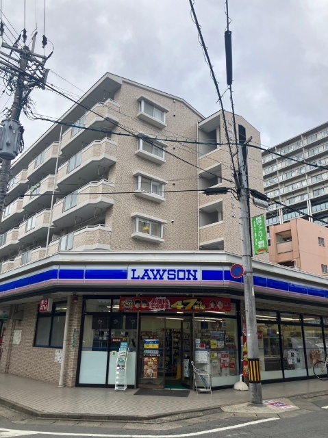 コンビニ　ローソン麦野四丁目店（コンビニ）まで60m
