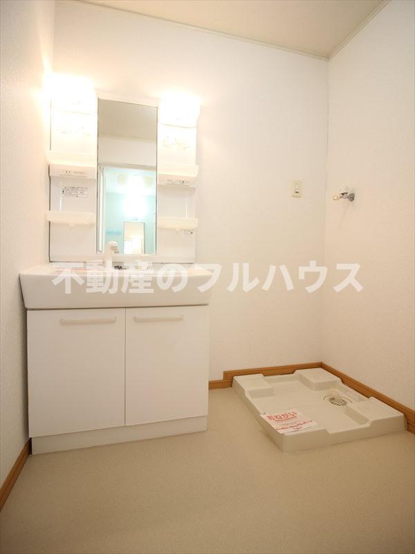 洗面設備　写真は反転タイプ別室