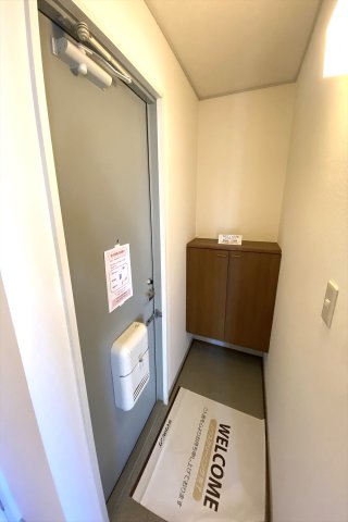 玄関　同タイプのお部屋の参考写真です。