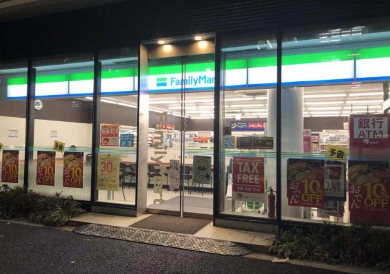コンビニ　ファミリーマート神田須田町二丁目店（コンビニ）まで122m