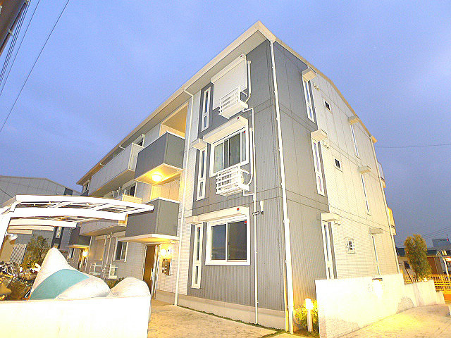 建物外観　吉川のお部屋探しは、アソシエ住まいの窓口へ