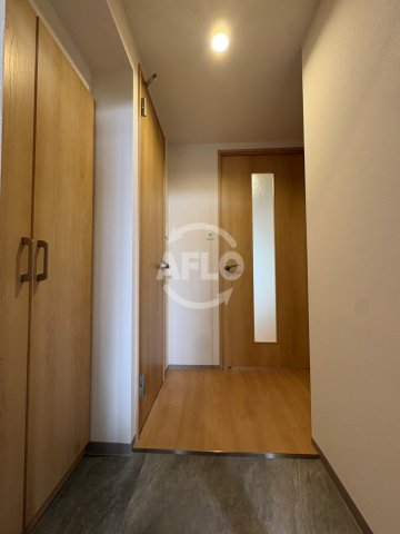 玄関　ArtizA瓦屋町II　玄関