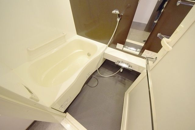 バス・シャワールーム　お問合せは(株)タウンハウジングレジデンス事業部　赤坂店・…