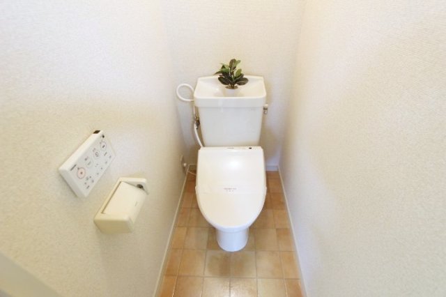 トイレ　落ち着いた色調のトイレです♪