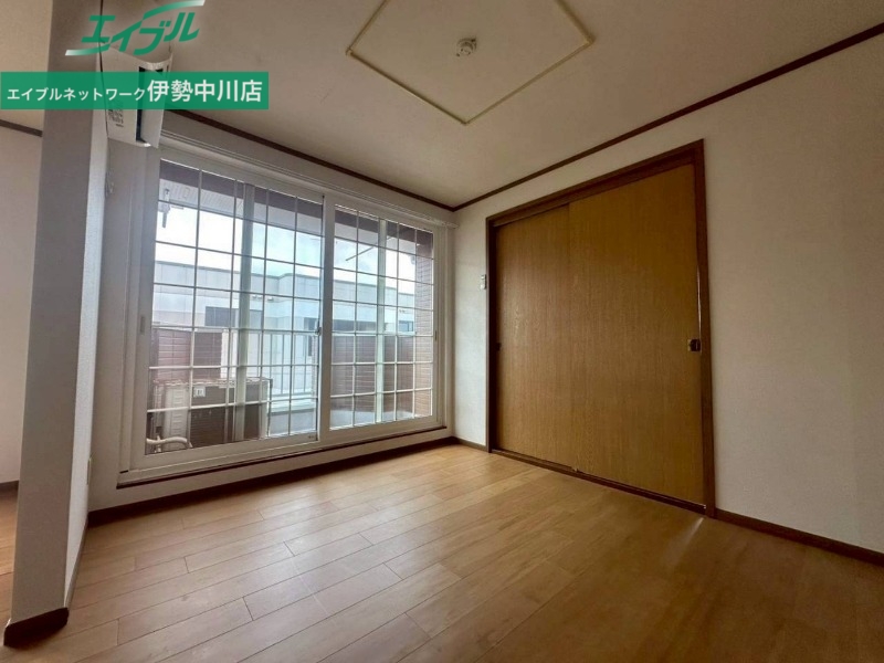 居室・リビング　別部屋反転写真