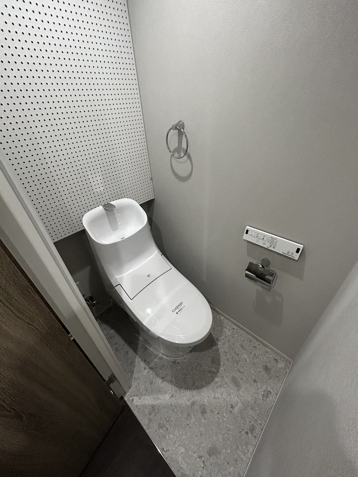 都営三田線 白金高輪駅 徒歩7分 4階建 築4年のトイレ写真