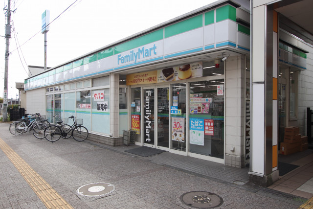 コンビニ　ファミリーマート　長後駅東口店（コンビニ）まで400m
