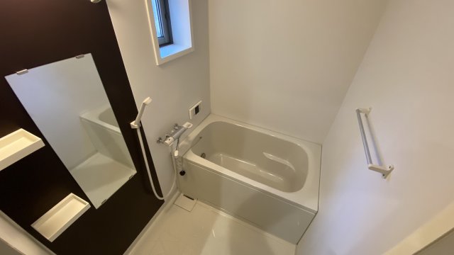 バス・シャワールーム　コンパクトで使いやすいお風呂です