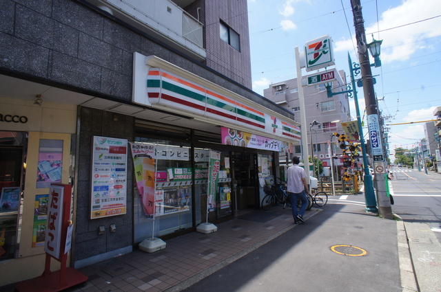 コンビニ　セブンイレブン世田谷松原駅前店（コンビニ）まで119m