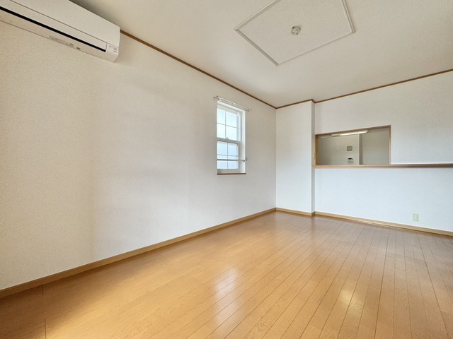 カメーリア・Kの居間写真