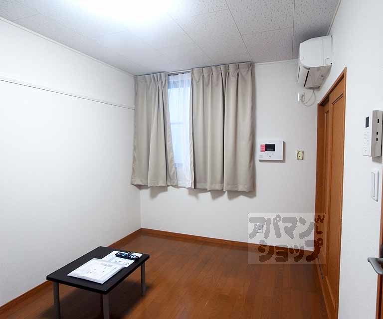 レオパレスバンブー雅の居間写真