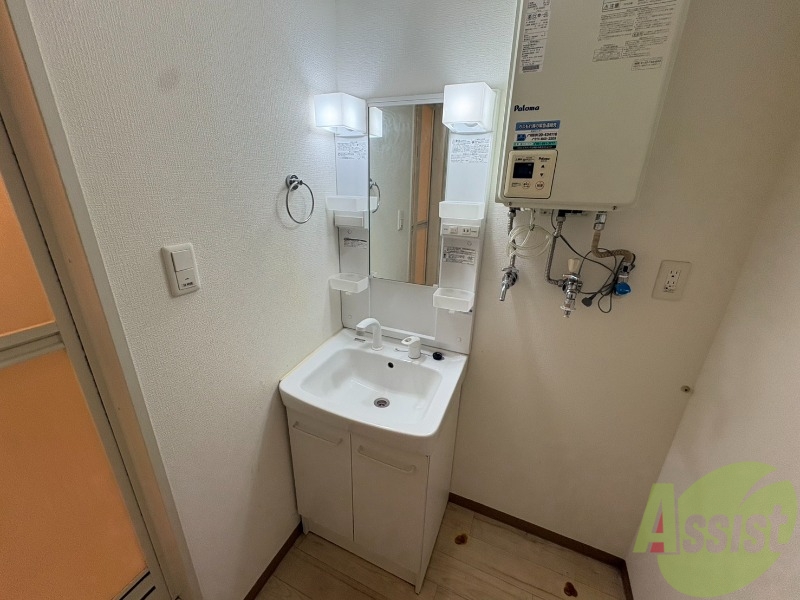 洗面設備　シャンプードレッサー。身支度はここでばっちり。