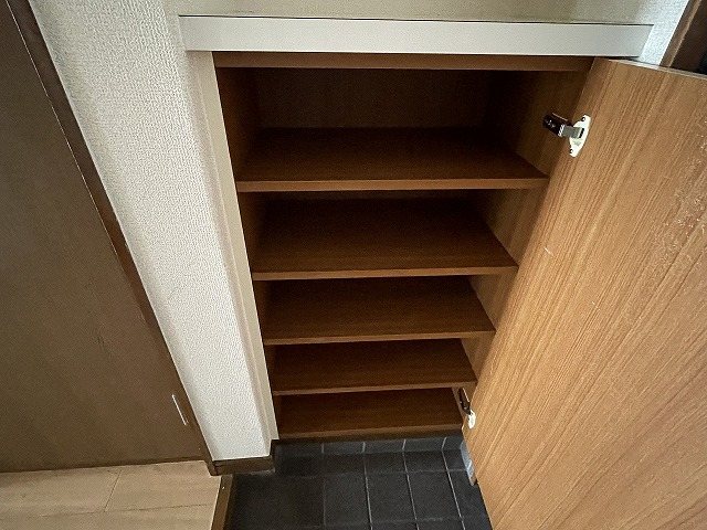 玄関　同物件別部屋