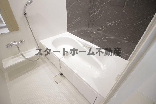 バス・シャワールーム　落ち着いた空間のお風呂です