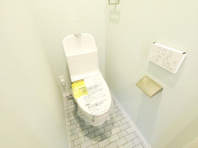 トイレ　温水洗浄暖房便座の付いた快適なトイレ