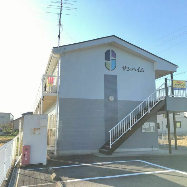 大垣市長沢町のアパートの建物外観
