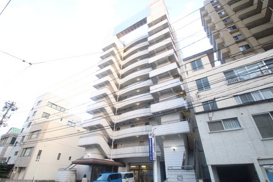 広島市南区松川町のマンションの建物外観