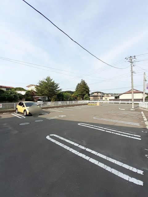 【遠田郡涌谷町涌谷のアパートの駐車場】