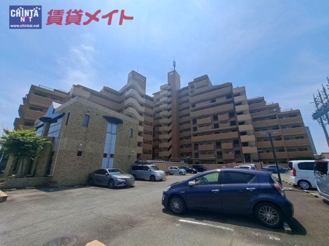 【鈴鹿市神戸のマンションの駐車場】