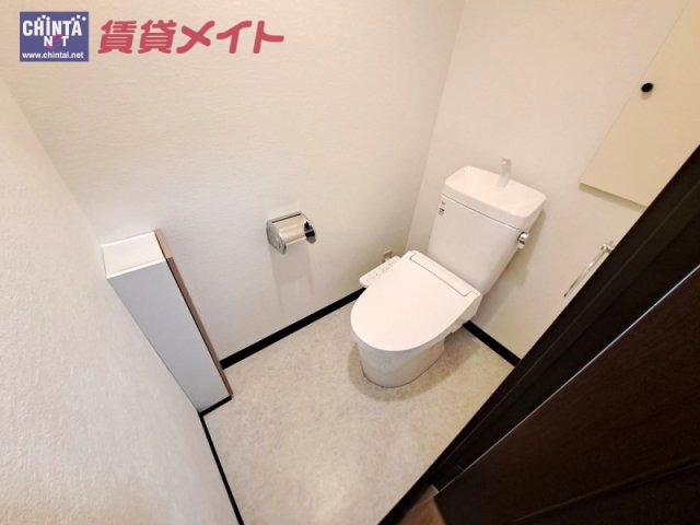 【鈴鹿市神戸のマンションのトイレ】