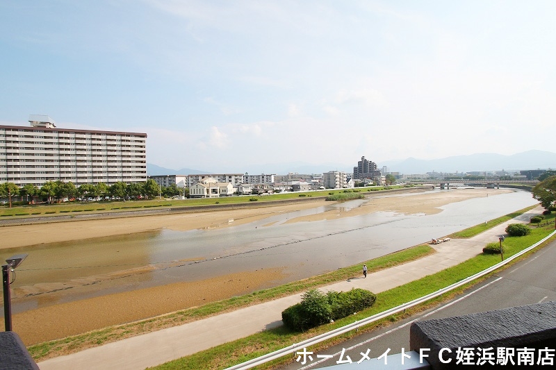 【福岡市西区愛宕南のマンションの眺望】