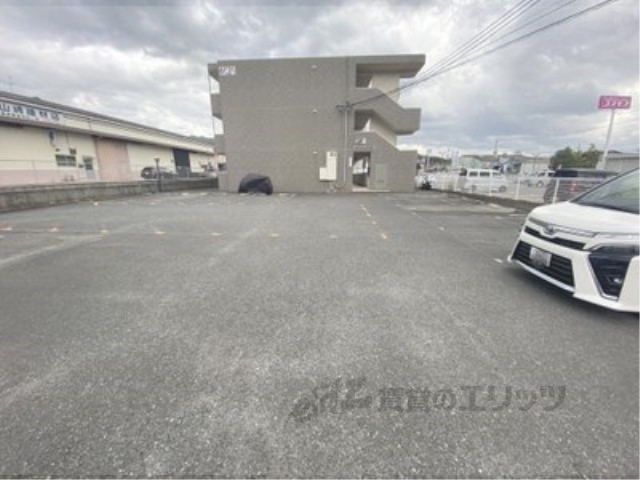 【桜井市安倍木材団地のマンションの駐車場】