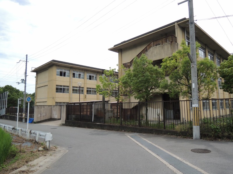 【ハーモニーテラス大宅坂ノ辻町の中学校】