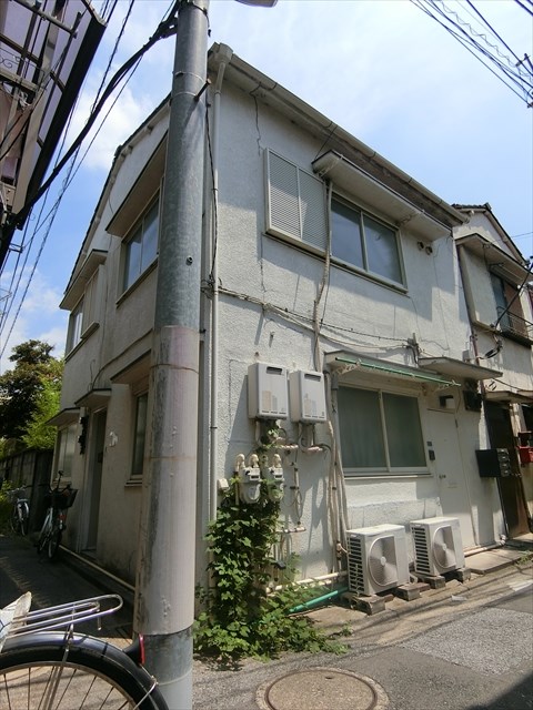 荒川区荒川のアパートの建物外観