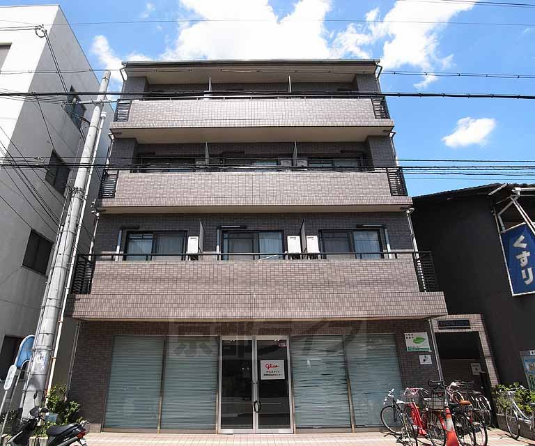 京都市南区八条町のマンションの建物外観