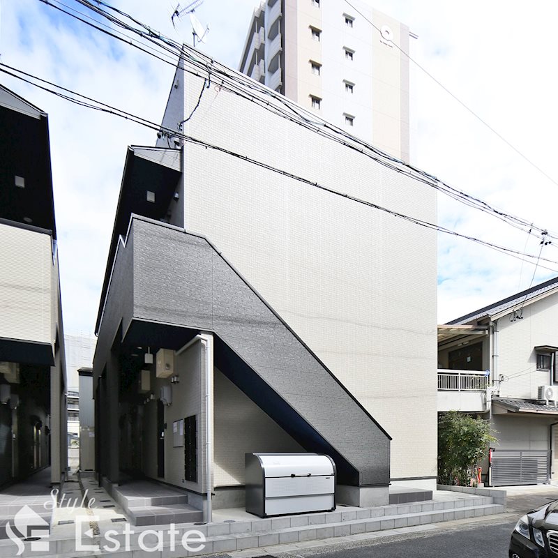 【名古屋市守山区東山町のアパートの建物外観】