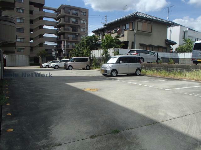 【プレステージ岩崎台の駐車場】