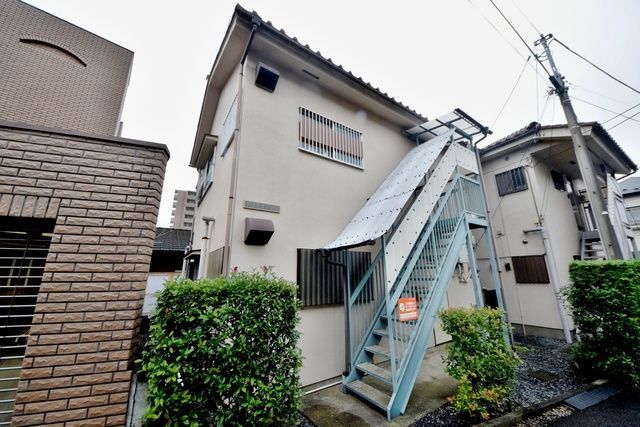 小金井市前原町のアパートの建物外観