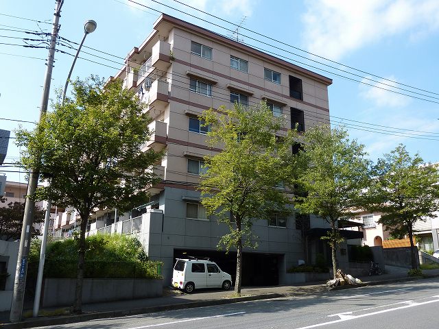 横溝第二マンションの建物外観