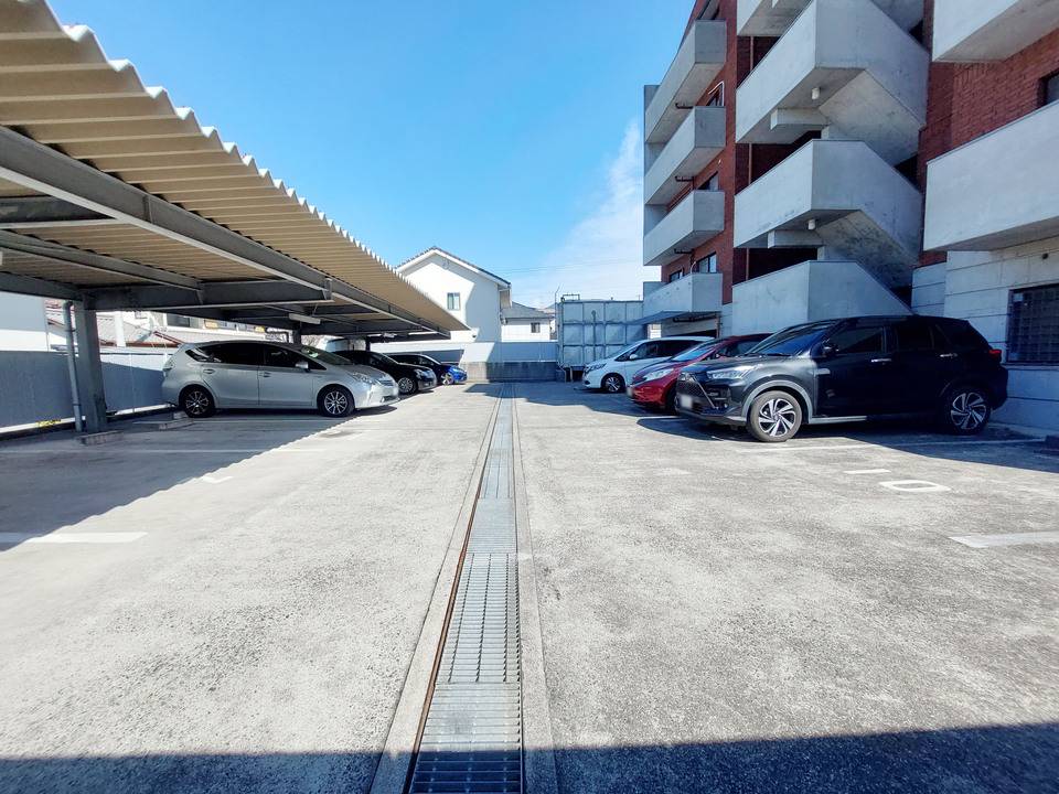 駐車場　駐車場