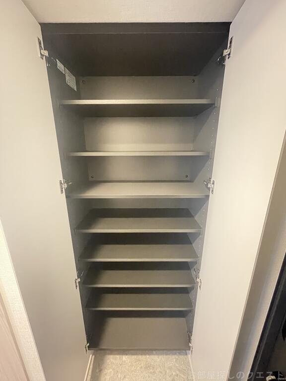 玄関　（写真は同タイプ）