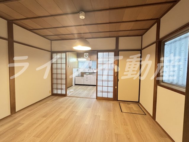 居室・リビング　こちらのリビングで趣味の時間をお楽しみください