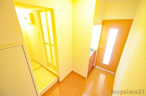 その他設備　浴室換気乾燥機付き。同タイプの物件写真です。