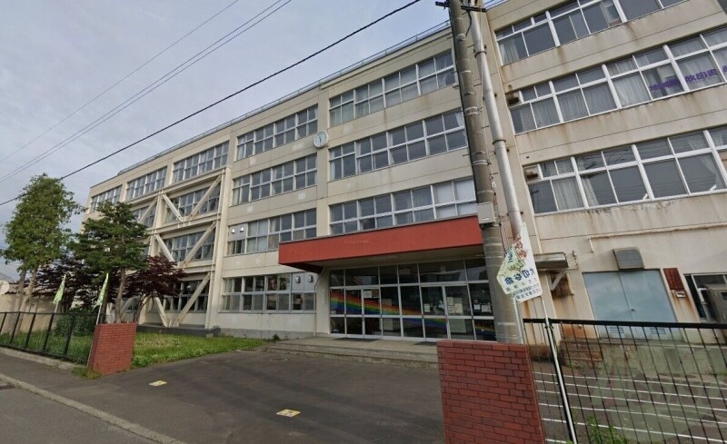 小学校　札幌市立上白石小学校（小学校）まで456m