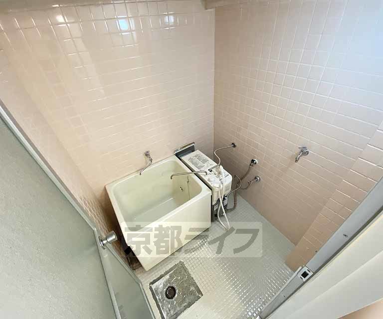 バス・シャワールーム　レトロな浴室です。